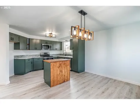 4510 Swallow Court NE Salem OR 97301
