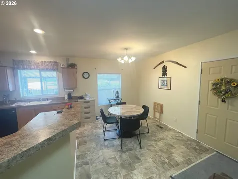18277 S Treetop Drive Oregon City OR 97045