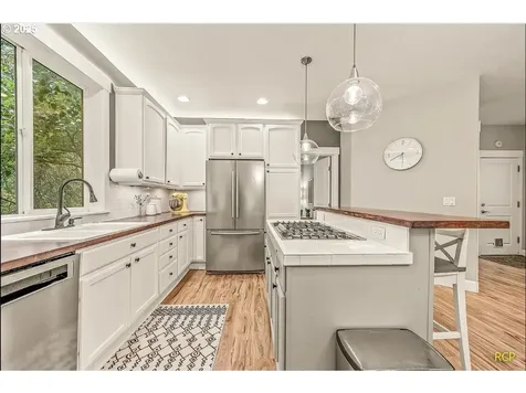 9318 SW 53rd Avenue Portland OR 97219