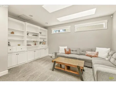 9318 SW 53rd Avenue Portland OR 97219