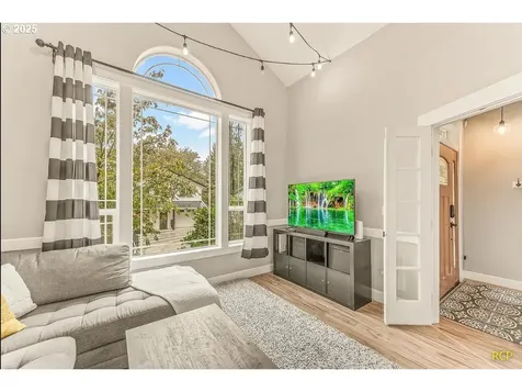 9318 SW 53rd Avenue Portland OR 97219