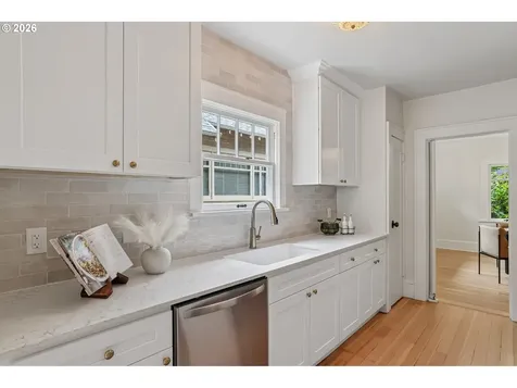 2423 NE 11th Avenue Portland OR 97212