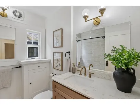 2423 NE 11th Avenue Portland OR 97212