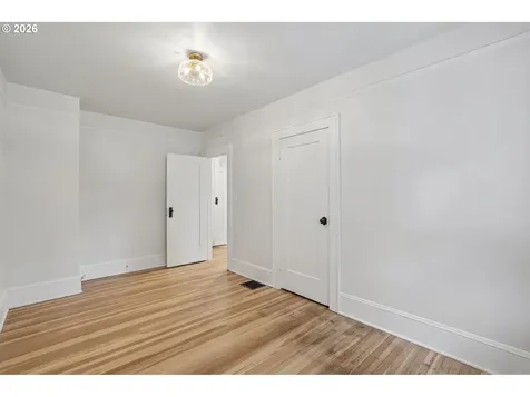 2423 NE 11th Avenue Portland OR 97212