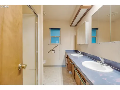 12011 Old Woods Road Cloverdale OR 97112
