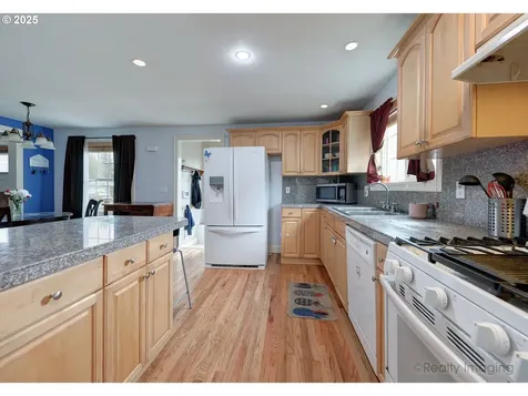 4937 SE 115th Avenue Portland OR 97266