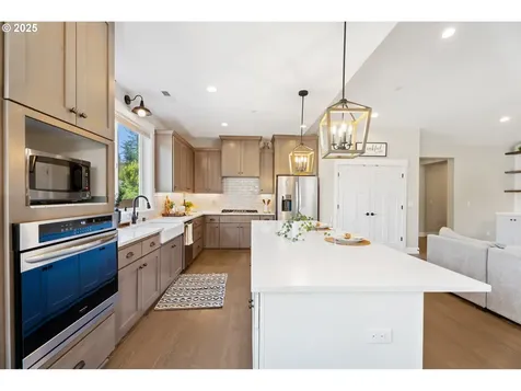1721 NE Pecan Lane Camas WA 98607