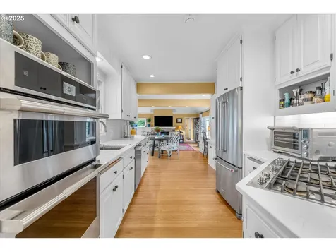 1250 SW Englewood Drive Lake Oswego OR 97034