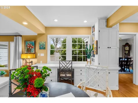 1250 SW Englewood Drive Lake Oswego OR 97034