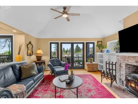 1250 SW Englewood Drive Lake Oswego OR 97034