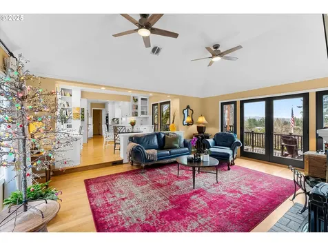 1250 SW Englewood Drive Lake Oswego OR 97034