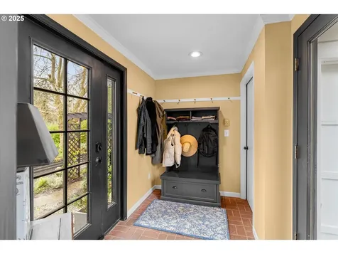 1250 SW Englewood Drive Lake Oswego OR 97034