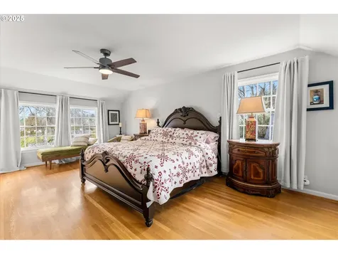 1250 SW Englewood Drive Lake Oswego OR 97034