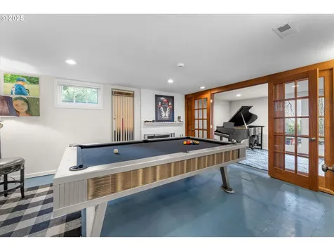 1250 SW Englewood Drive Lake Oswego OR 97034