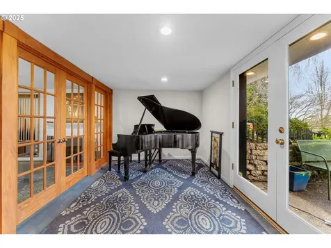 1250 SW Englewood Drive Lake Oswego OR 97034