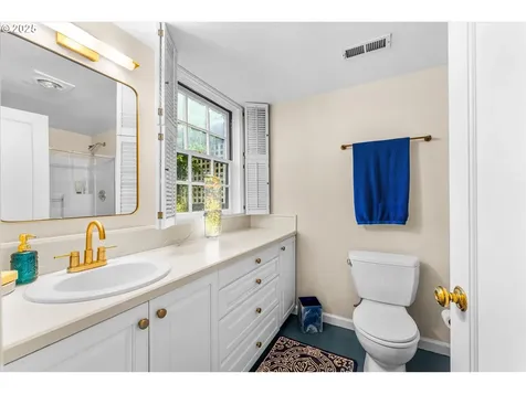 1250 SW Englewood Drive Lake Oswego OR 97034