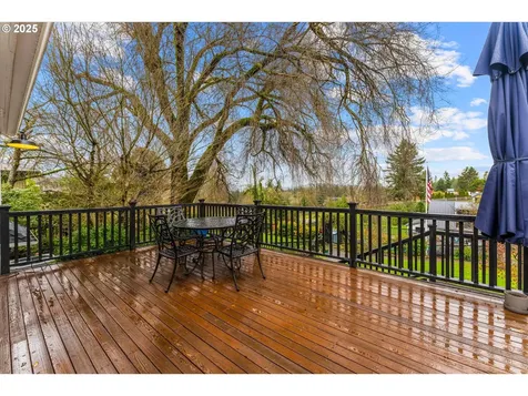 1250 SW Englewood Drive Lake Oswego OR 97034