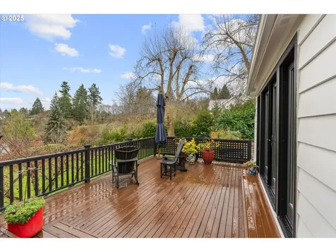 1250 SW Englewood Drive Lake Oswego OR 97034