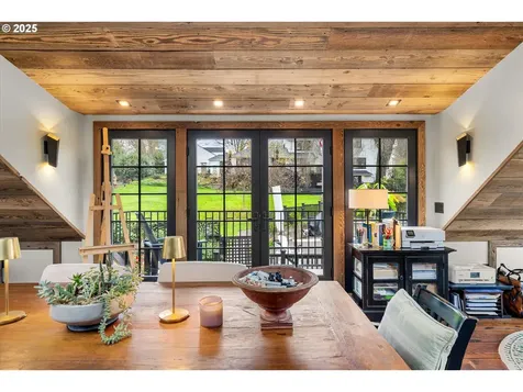 1250 SW Englewood Drive Lake Oswego OR 97034