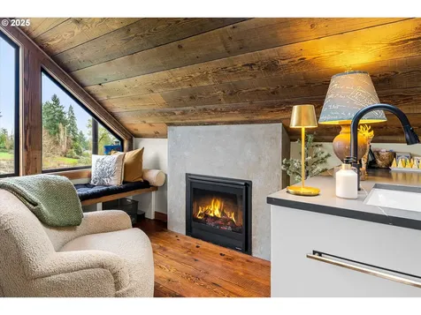 1250 SW Englewood Drive Lake Oswego OR 97034