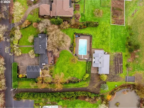 1250 SW Englewood Drive Lake Oswego OR 97034