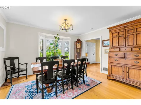 1250 SW Englewood Drive Lake Oswego OR 97034