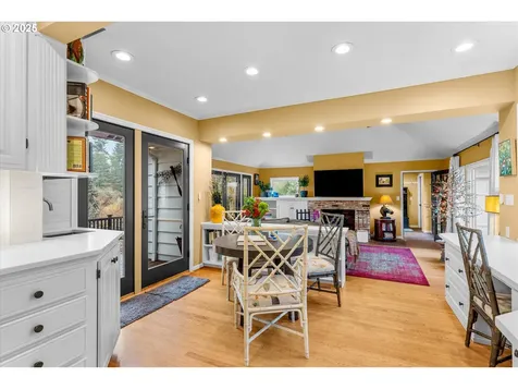 1250 SW Englewood Drive Lake Oswego OR 97034