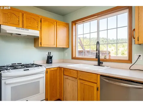 1532 SW Pioneer Drive Willamina OR 97396