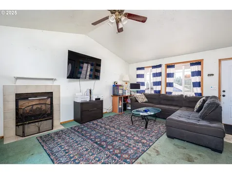 1532 SW Pioneer Drive Willamina OR 97396