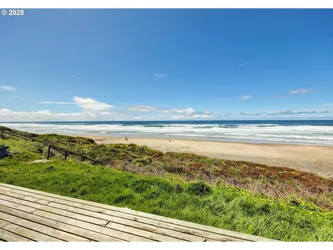 6117 NW Logan Road Lincoln City OR 97367