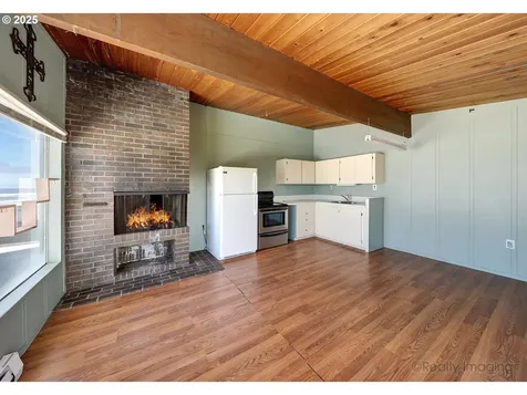 6117 NW Logan Road Lincoln City OR 97367