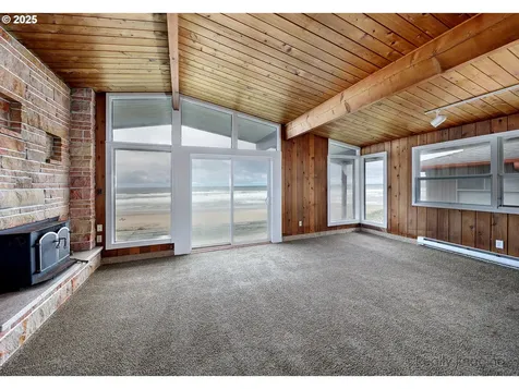 6117 NW Logan Road Lincoln City OR 97367