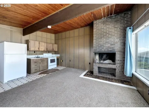 6117 NW Logan Road Lincoln City OR 97367