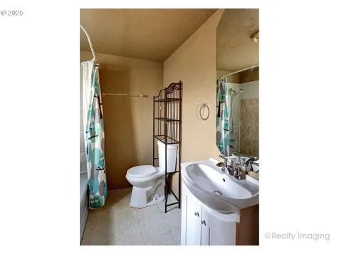 6117 NW Logan Road Lincoln City OR 97367