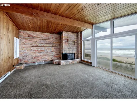 6117 NW Logan Road Lincoln City OR 97367
