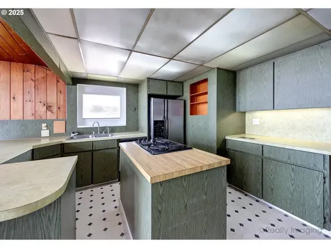 6117 NW Logan Road Lincoln City OR 97367