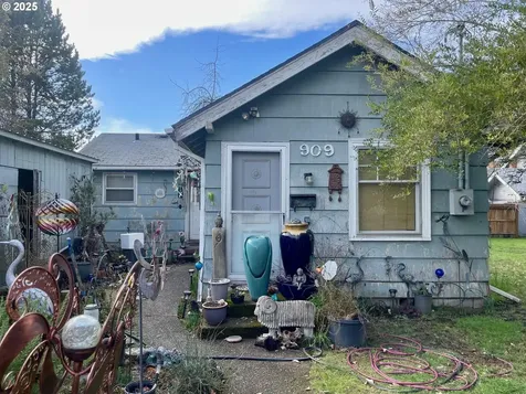 909 NE Davis Street Mcminnville OR 97128