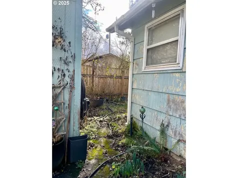 909 NE Davis Street Mcminnville OR 97128
