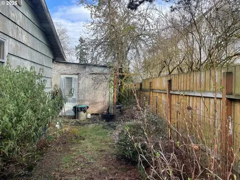 909 NE Davis Street Mcminnville OR 97128