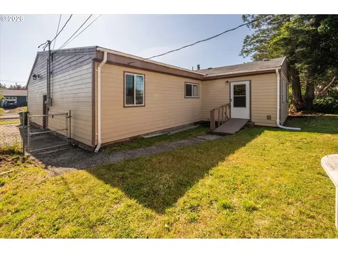 1726 Johnson Street North Bend OR 97459