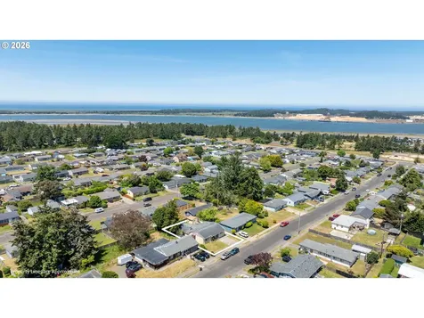 1726 Johnson Street North Bend OR 97459