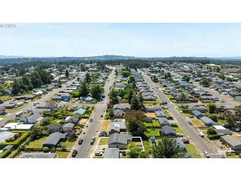 1726 Johnson Street North Bend OR 97459