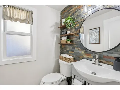1702 NE 70th Street Vancouver WA 98665