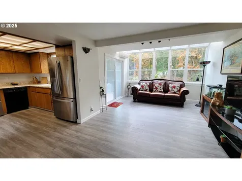 296 Woodridge Drive Eugene OR 97405