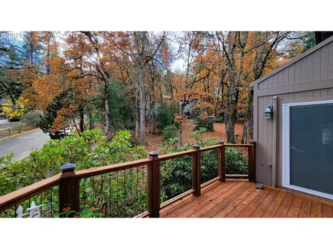 296 Woodridge Drive Eugene OR 97405