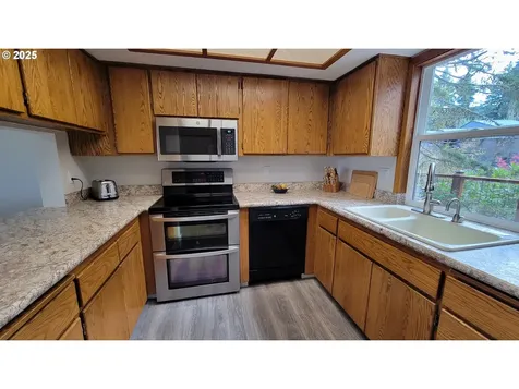 296 Woodridge Drive Eugene OR 97405
