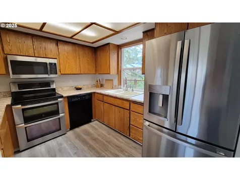 296 Woodridge Drive Eugene OR 97405