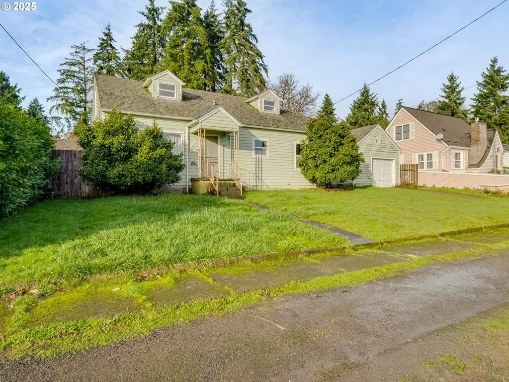 375 SW Spruce Street Willamina OR 97396