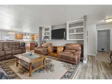 201 NW Howard Lane Dallas OR 97338