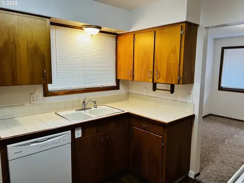 4134 SE Washington Street Milwaukie OR 97222
